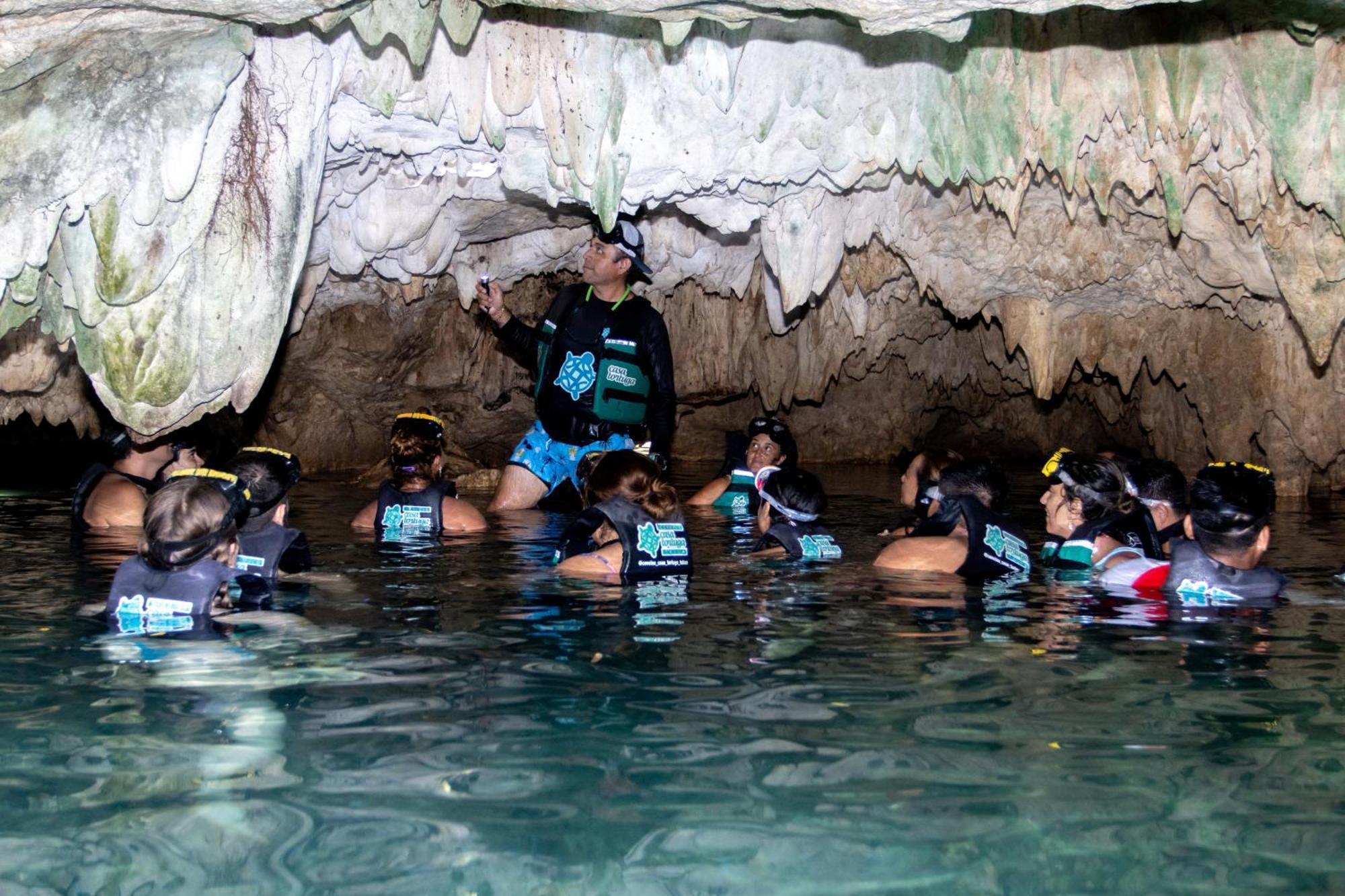 Hotel Casa Tortuga Tulum - Cenotes Park Inclusive Екстер'єр фото Cave divers in the Hua ma cave